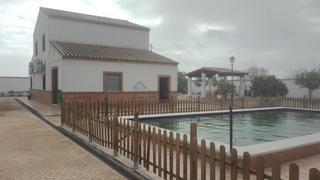 Xalet a Puebla del Río (La). Chalet en venta en la puebla del rio, 5 dormitorios.