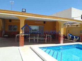 Xalet  N/a. Chalet individual en venta en urbanizaciones, 3 dormitorios.