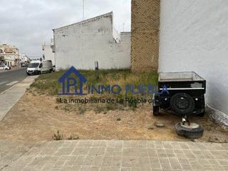 Terreny residencial  Avenida de la barqueta. Solar en venta en la puebla del rio.