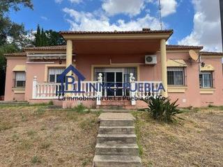 Xalet a Puebla del Río (La). Chalet individual en venta en la puebla del rio, 3 dormitorios.