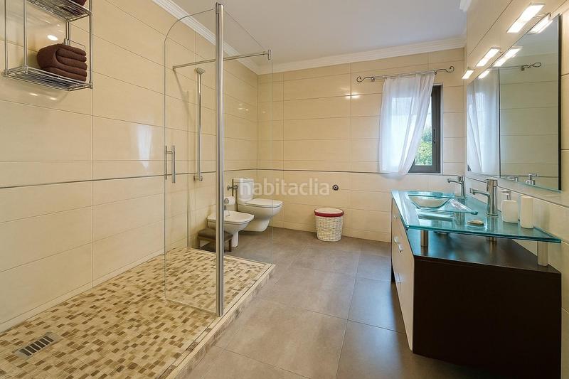 Foto ad81baac-c4b6-4ce7-bade-59f6533d8f0f. Casa tu hogar ideal en el corazón ! en Ubrique