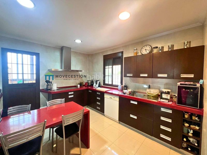 Foto fe35f5e0-a0ee-40b0-bcd5-37f30b83c223. Casa amb aparcament a Ubrique