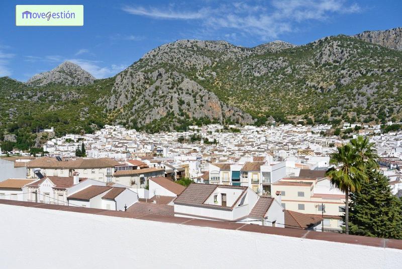 Foto 210519ab-fc61-4e06-a73b-4d0a6be7af6e. Casa  independiente en zona de vista alegre en Ubrique