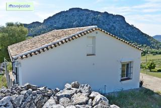Masia a Benaocaz. Venta de casa con terreno