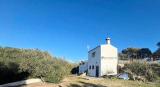 Masia a Ubrique. Casa de campo con terreno  zona cerro mulera
