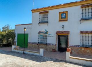 Masia a Villanueva de la Reina. Otl inmobiliaria vende casa urbana junto a parcela rustica en vi