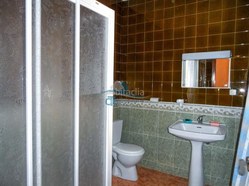 Foto 64cacb66-86ad-4964-830b-2852ccf582a9. Casa otl inmobiliaria vende piso (jaén) - centro. dispone de 2 plantas, 3 baños, 2 salones, 2 cocinas, patio interior co en Santa Elena