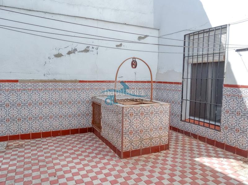 Foto a97fd0e4-4718-4103-ac6c-59862f8faf62. Casa otl inmobiliaria vende piso (jaén) - centro. dispone de 2 plantas, 3 baños, 2 salones, 2 cocinas, patio interior co en Santa Elena