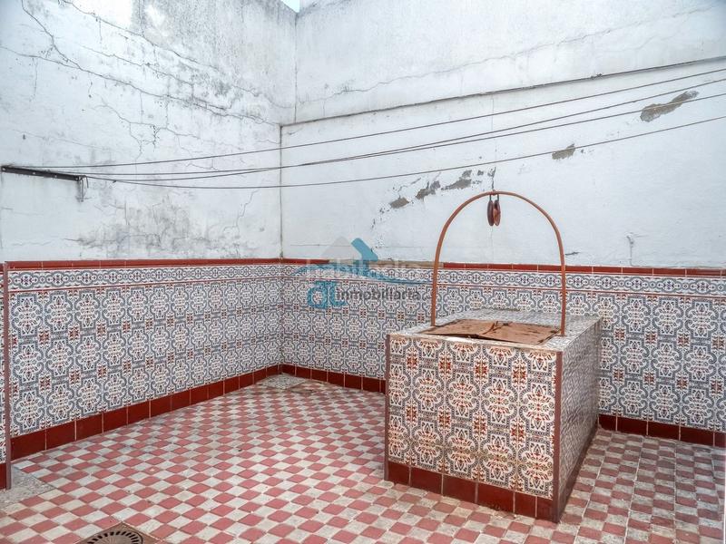 Foto d9804768-cd81-4a85-a1cc-c31c95e862e6. Casa otl inmobiliaria vende piso (jaén) - centro. dispone de 2 plantas, 3 baños, 2 salones, 2 cocinas, patio interior co en Santa Elena