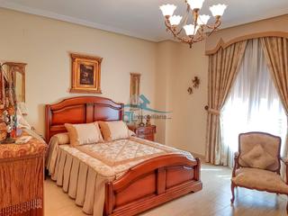 Xalet a San Gonzalo. Otl inmobiliaria vende chalet en linares - camino de úbeda. disp