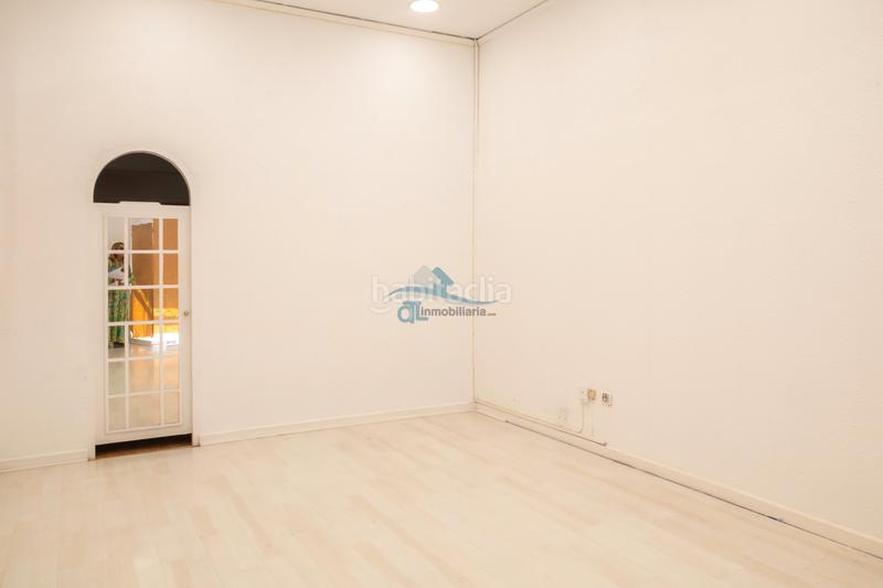 Foto 0acc6c86-ad40-4051-bd9d-5f7bb9787a78. Alquiler local comercial otl inmobiliaria alquila – local comercial en esquina, muy luminoso, en pleno centro en Linares