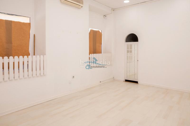 Foto d235e186-ff52-403f-b745-9961544aa944. Alquiler local comercial otl inmobiliaria alquila – local comercial en esquina, muy luminoso, en pleno centro en Linares