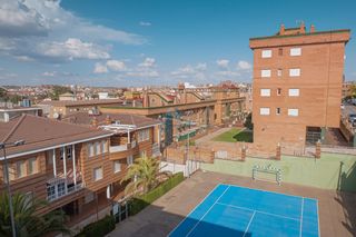 Lloguer Pis  Calle pintor pablo picasso. ?? otl inmobiliaria alquila excelente piso con piscina, zonas de