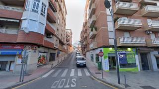 Aparcament cotxe a Calle natalia de castro 33. Se vende amplia plaza de aparcamiento con facil acceso en el pas