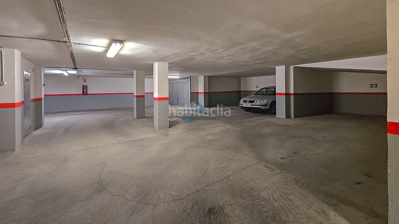 Foto a3436216-bbaa-4cd2-a255-e2a351c5d288. Parking coche en calle natalia de castro 33 se vende amplia plaza de aparcamiento con facil acceso en el paseo de Linarejos en Linares