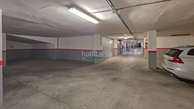 Foto acb89d53-4dca-4ab1-abe8-82cae07e3d73. Parking coche en calle natalia de castro 33 se vende amplia plaza de aparcamiento con facil acceso en el paseo de Linarejos en Linares