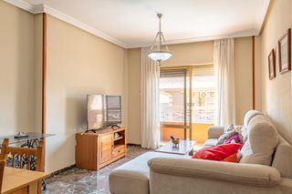 Flat  Calle murillo 3. Otl inmobiliaria vende vivienda con cochera cerrada en linares –