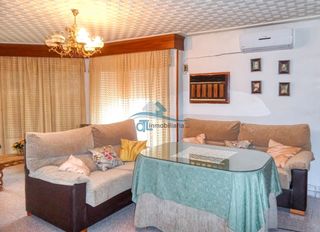 Rent Flat  Calle antonia lópez arista. Se alquila en linares piso de 3 dormitorios para estudiantes