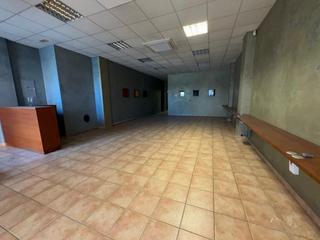 Lloguer Local Comercial  Francesc camprodon. En vic