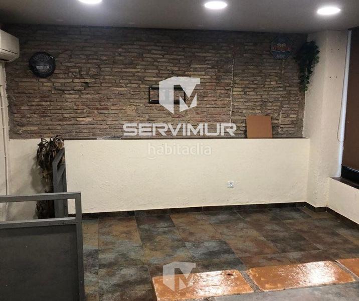 Foto d1c5c0cc-f0a7-49aa-863d-b68ada58f621. Lloguer local comercial a Centre Vic
