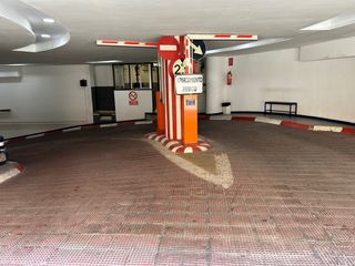 Parking voiture à Arenal - Museo. Garaje plaza nueva