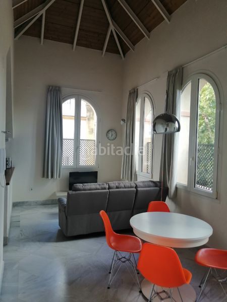 Foto 3a79bd1e-a19b-45fe-837b-2048141198bc. Lloguer loft amb calefacció aparcament a Feria Sevilla