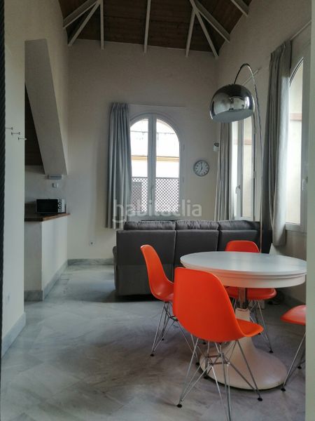 Foto bf18c299-2db5-4180-ae2a-018e684dc1f5. Lloguer loft amb calefacció aparcament a Feria Sevilla