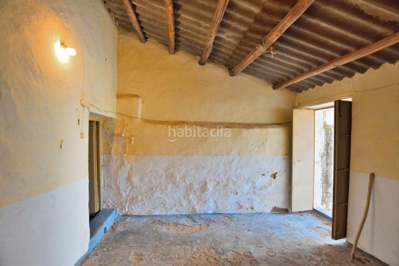 Foto f17d014e-97be-463f-83e8-4d3b2f3d2e3c. Casa adossada a Cuevas del Becerro