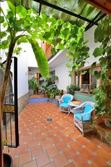 Casa adossada  Calle san pedro. Amplia vivienda con encanto, carácter y muchos ambientes diferen