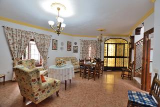 Maison jumelée à La Ciudad. Vivienda familiar con plaza de garaje y terraza en la ciudad