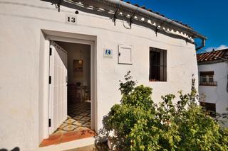 Casa aparellada a Calle peñas 13. Casa pareada en venta en montejaque