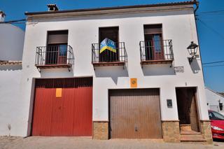 Casa aparellada a Plaza andalucía 14. ¡descubre tu nuevo hogar en plena sierra de cádiz!