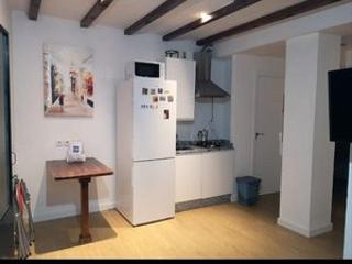 Location Appartement  Calle la mina. Planta baja en el centro