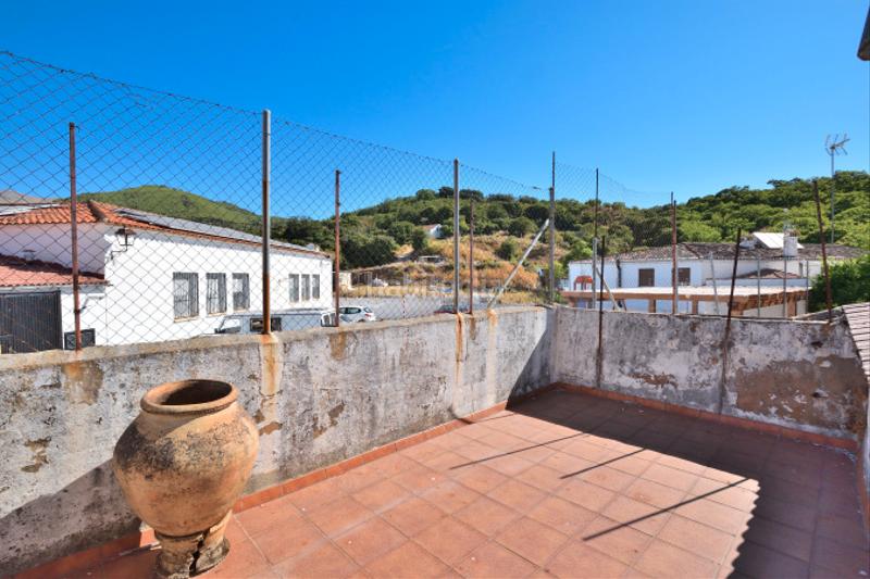 Foto 52d49c81-b06e-4de8-a8fa-2a53c8a3d73f. Casa adosada descubre tu nuevo hogar en el corazón del valle del genal! en Faraján