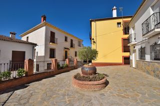 Casa a schiera in Faraján. Descubre tu nuevo hogar en el corazón del valle del genal!