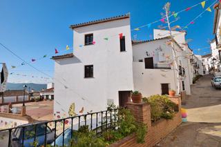 Casa aparellada a Cartajima. ¡descubre tu nuevo hogar en uno de los pueblos más encantadores