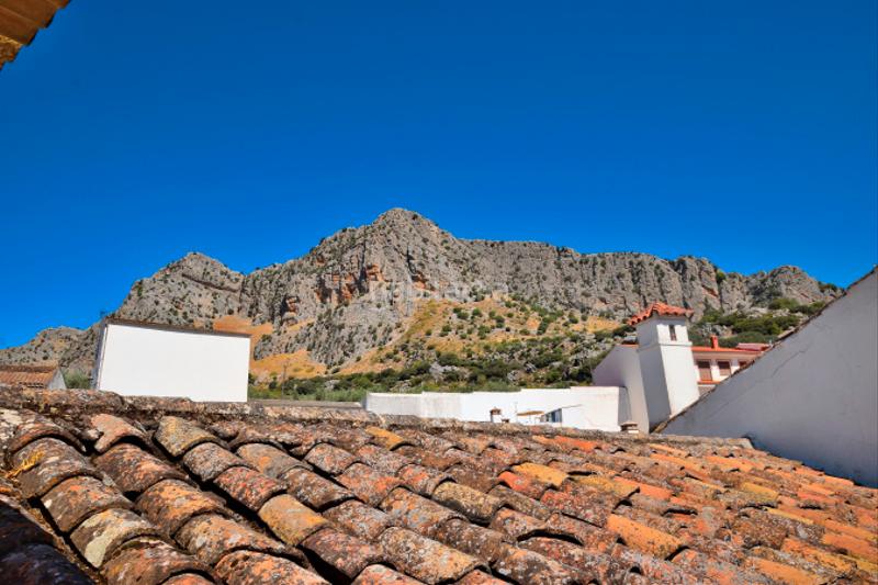 Foto 242a8f78-ba2d-400d-a406-e34e8b4208a5. Casa adosada ¡descubre tu nuevo hogar , un encantador chalet adosado en plena sierra! en Montejaque