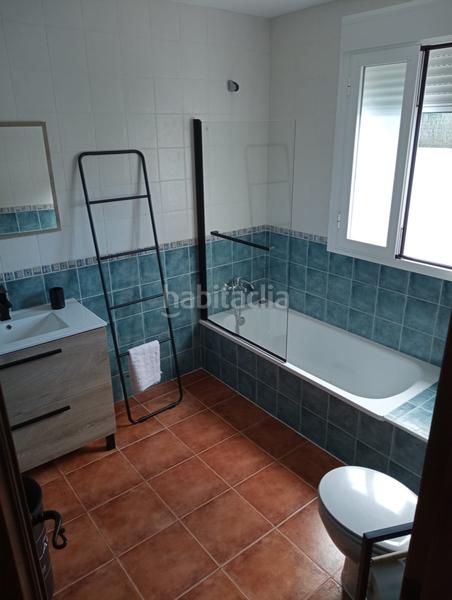Foto f77f7c81-3f41-4026-a49c-fe390165ba79. Rent semi detached house in Montejaque