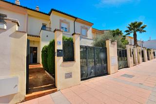 Maison jumelée  Calle escritor antonio gala. Casa adosada en arenal con sótano y barbacoa
