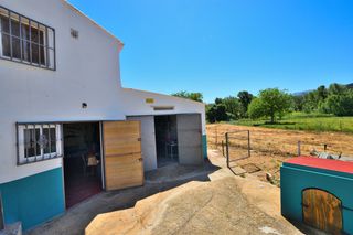 Masia en Partidas Norte. �descubre esta encantadora finca r�stica a solo 5 minutos de ron