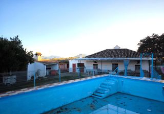 Masia en Partidas Norte. Casa de campo con olivar en ronda la vieja