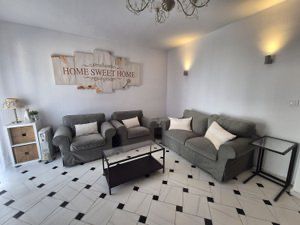Affitto Appartamento in Calle monterejas 24. Habitaciones para compartir, 300€ por habitacion