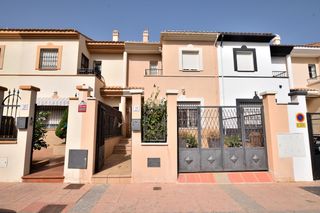 Semi detached house in Calle escritora ana rosseti 29. Descubre esta encantadora casa adosada en ronda con piscina priv