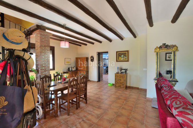 Foto a860844a-797d-4196-880c-3b8a0d9cb5a9. Masia amb xemeneia aparcament piscina a Arriate