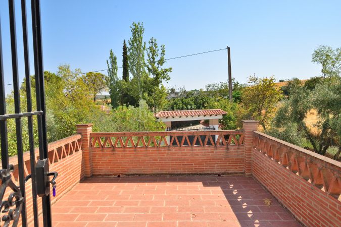 Foto bf037013-fb46-46f1-92ad-57743962b52a. Masia amb xemeneia aparcament piscina a Arriate