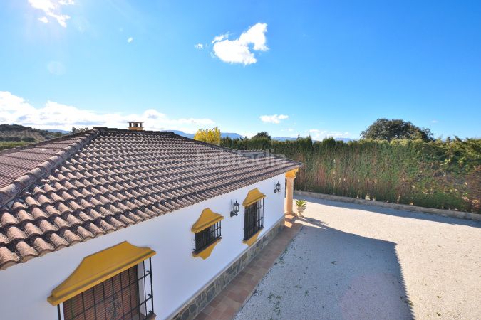 Foto e698de3b-665e-43ba-baed-4f39474594fa. Masía finca rústica en venta en Partidas Norte en Ronda
