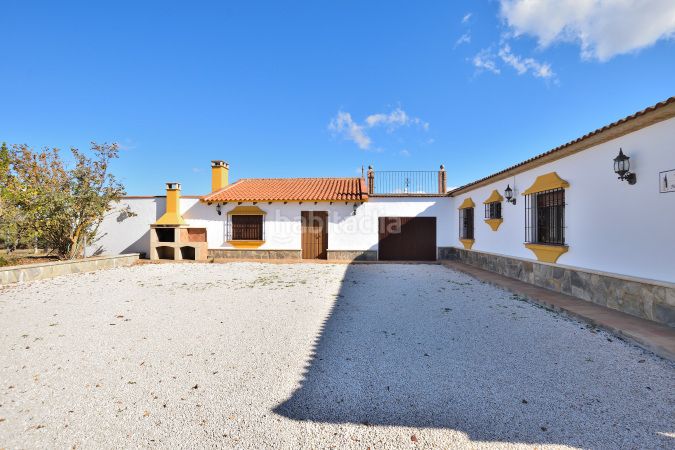 Foto f101df6f-9cb9-448b-a566-70e811d3a8f5. Masía finca rústica en venta en Partidas Norte en Ronda