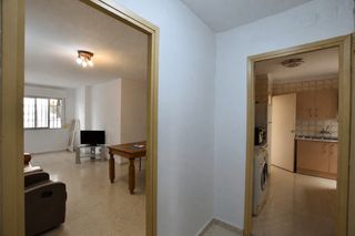 Etagenwohnung in Calle giner de los ríos 20. En cuentra tu hogar en este acogedor piso familiar en la dehesa,