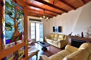 Casa adossada  Calle larga. Oportunidad de chalet adosado en residencial con piscina.  si bu