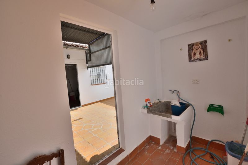 Foto e03fd598-1ced-4d72-b7b9-e85fa3bed2bc. Casa adossada a Olvera